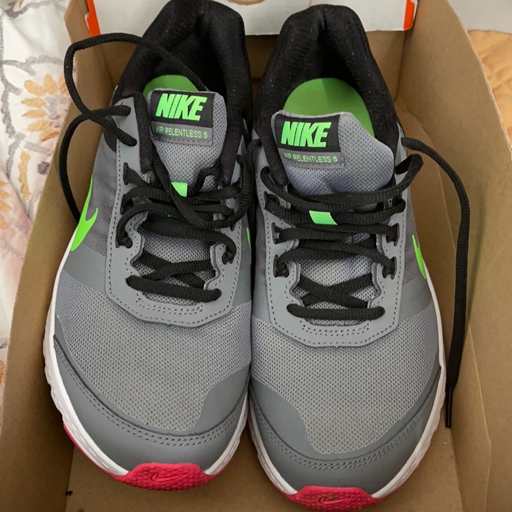 Nike Air Relentless 5 Sneakers